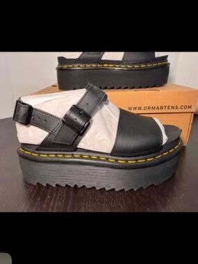 Dr. Martens Voss Quad Leather Strap Platform Sandals Woman's Size 9